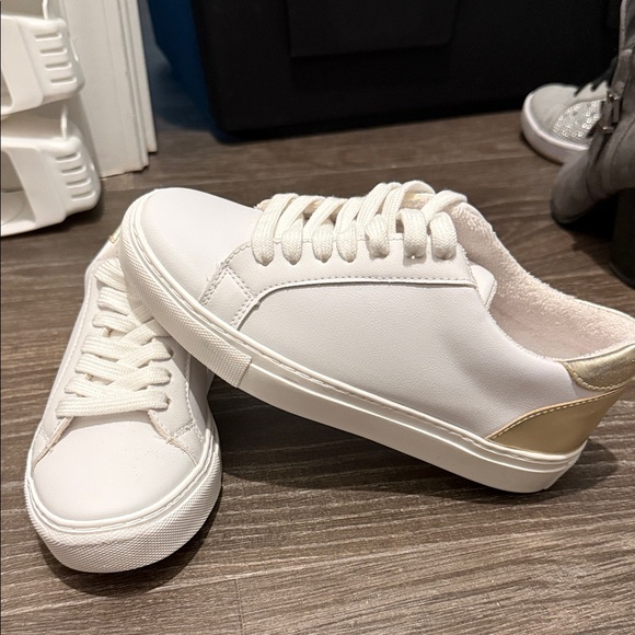 Steve Madden White and Gold Sneakers - Picture 6 of 6